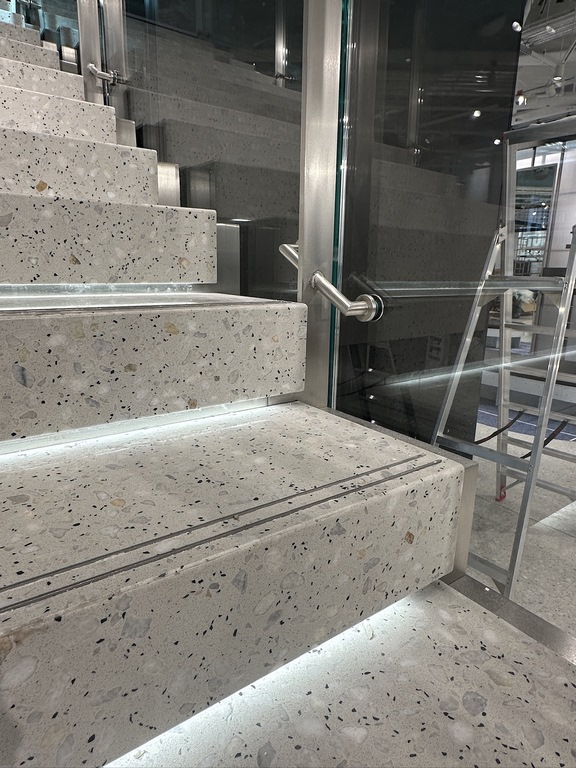 Escalier NIKE STORE - CHATELET Paris (6) (Copier)